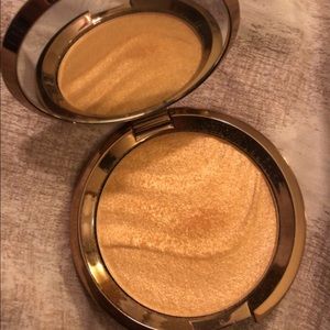 BECCA gold lava. Full size
